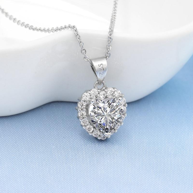 (with Gra Certificate) Fashion Heart Pendant Elegant Moissanite White Necklace Fine Jewelry 1