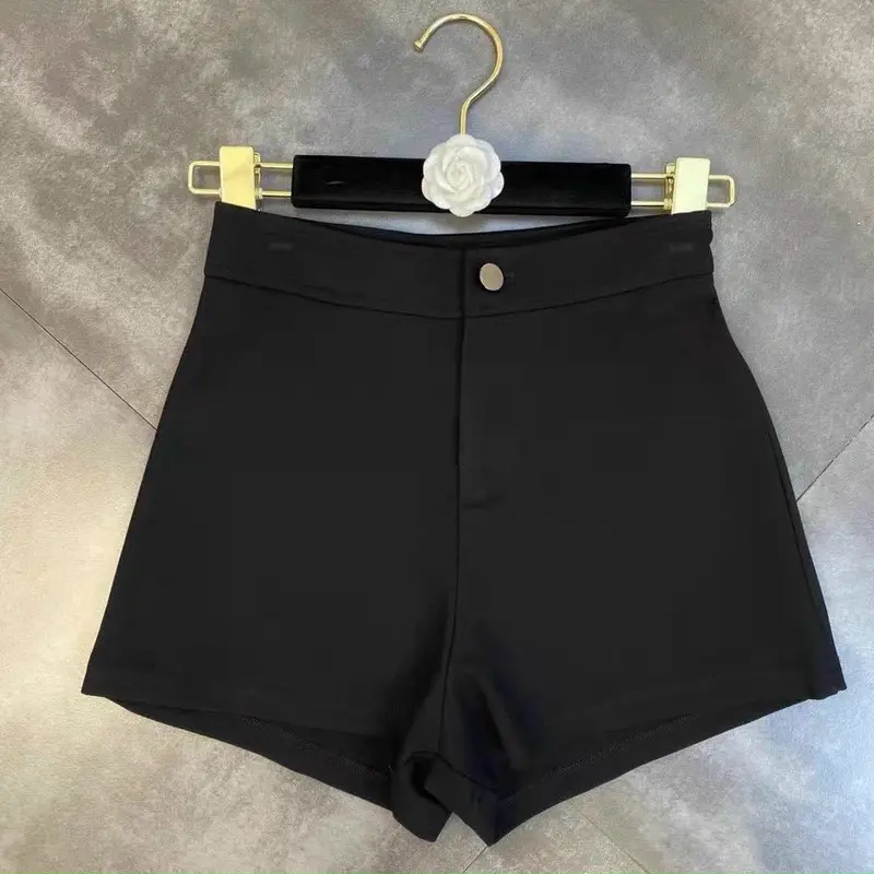 ComBo 2 Quần short nữ lưng cao dáng ôm đùi ngắn . chất vải Umi Hàn co giãn mặc tôn dáng - Được thiết kế 1 khuy trước quần Đen Trắng Women Pants 1