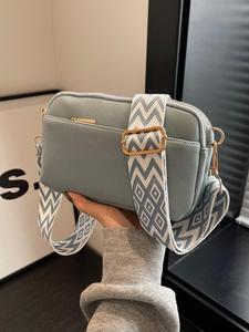 女性用のクロスボディバッグ、バック・トゥ・スクール、ミニマリストでスタイリッシュな無地カラーのジッパー付きクロスボディバッグ、調節可能なストラップ付き、女の子用の高品質な日常通勤バッグ
