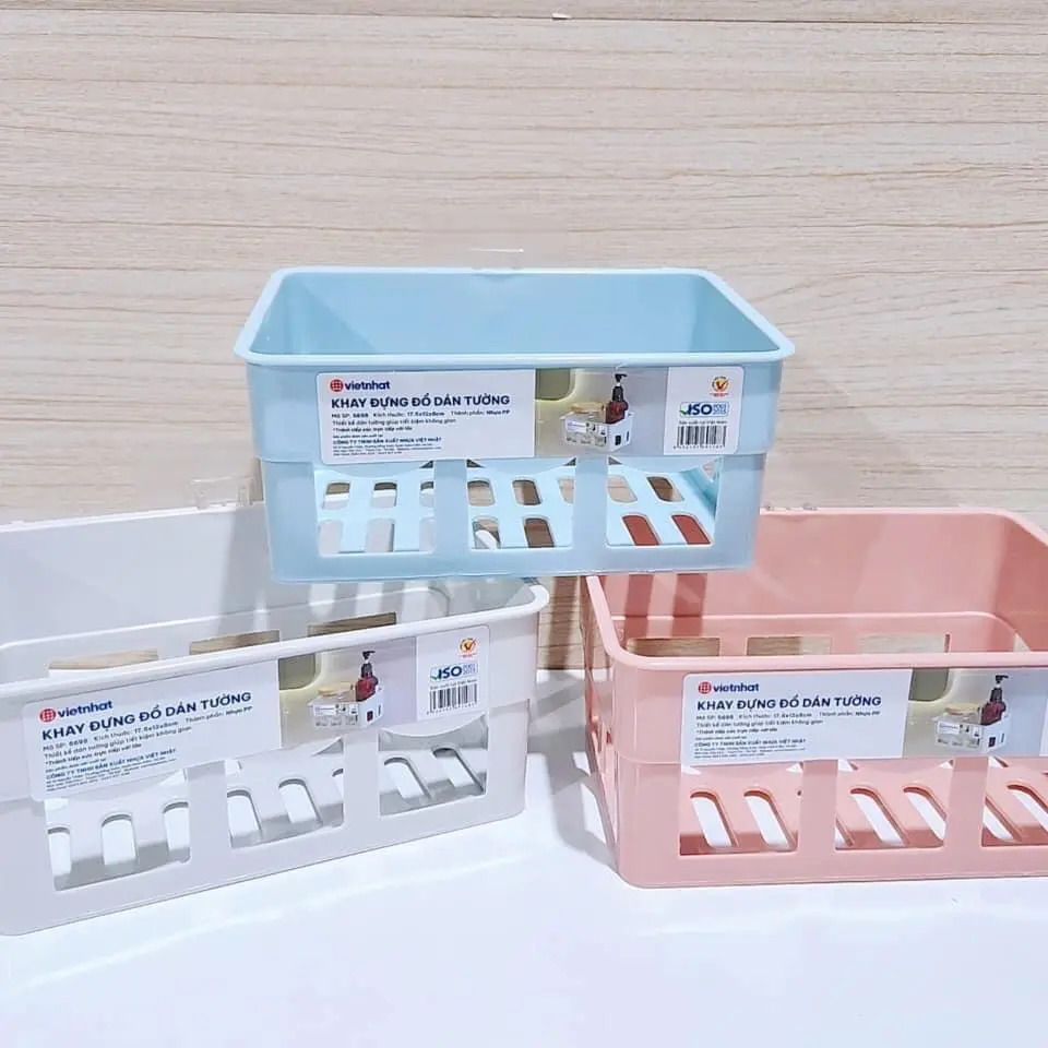 Khay Đựng Đồ Dán Tường Việt Nhật  setk/ 3 cái - Kích thước: 17,5 x 12 x 8 cm giao màu ngẫu nhiên - Đựng đồ nhà tắm , đựng điện thoại , để giấy ăn, v.v.... - Khay đựng đồ dán tường Việt Nhật vô cùng tiện lợi với bất cứ không gian trong nhà bạn như: phòng
