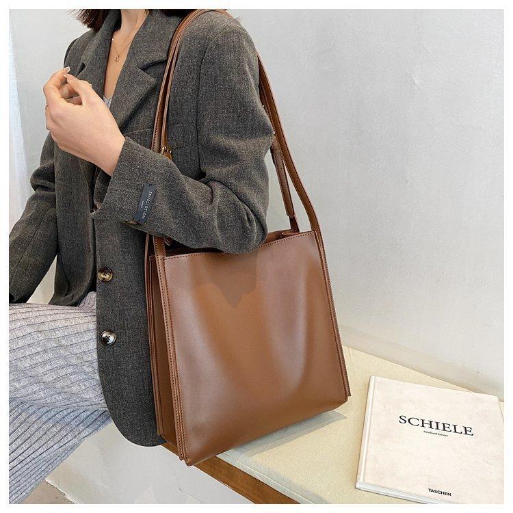 Product Introduction of One bag on the shoulder, retro-large tote bag of women, fashionable bag 12