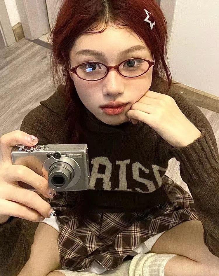 Product Introduction of New Retro Small Frame Face-Slimming Hot Girl Glasses Frame Student Female Anti-Blue Light Glasses No-Makeup Artifact Oval Shape 7