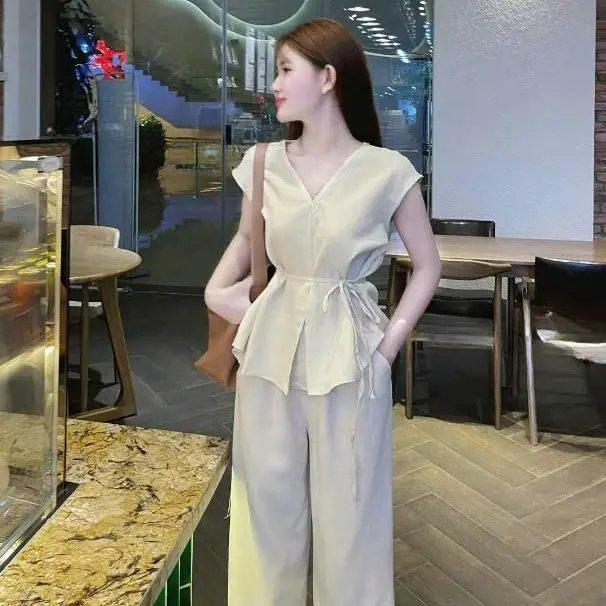 Set bộ tuyết nhung măc 2 kiểu áo cổ V cài nút thật ngắn tay kem quần dài ống rộng [kèm dây cột eo] xinh xắn dành cho các nàng diên đi chơi. Women top 1
