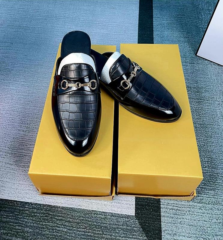 Sục Nam Da PU Hàng Kĩ Dập Vân Cá Sấu Đai Khóa Vàng Kim Loại Mã S2 GiàY DéP. Kết hợp quần âu,quần Jean trẻ trung,năng động co anh em.