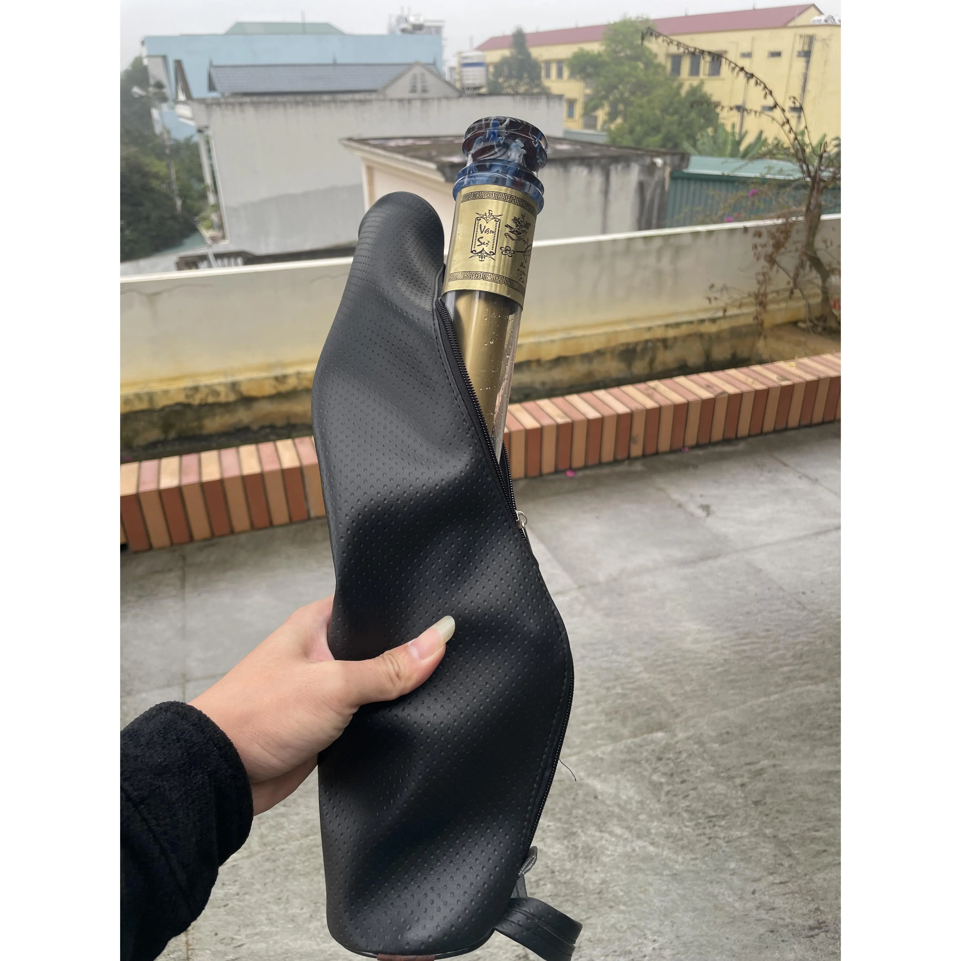 thanh sào thuỷ tinh nhân tạo trong suốt tặng kèm bao da