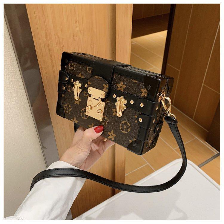 Product Introduction of Vintage Print Women's Box Bag High-Value New Light Luxury Niche Makeup Bag Small Square Bag Single Shoulder Crossbody Bag 12