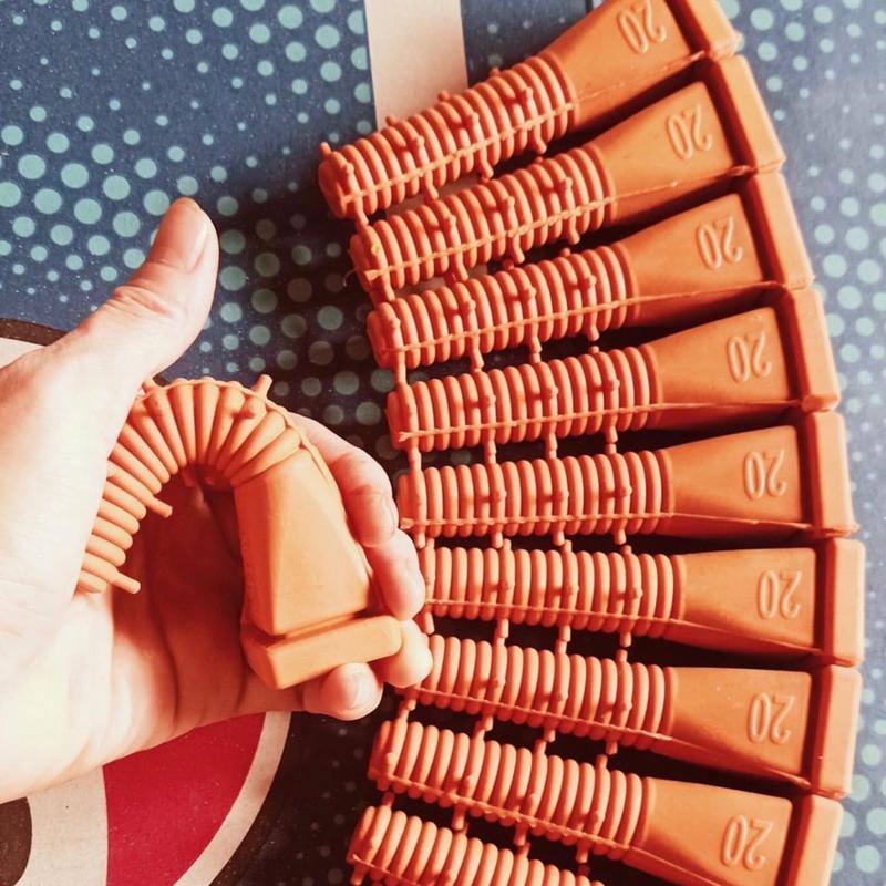  Combo 50 núm cỡ 20 chân vuông thay lồng máy vặt lông Gà vịt  gia cầm dành cho lỗ vuông 20mm.  Hàng cam kết dẻo mềm không gây xước gà vịt . Độ bền cao . 