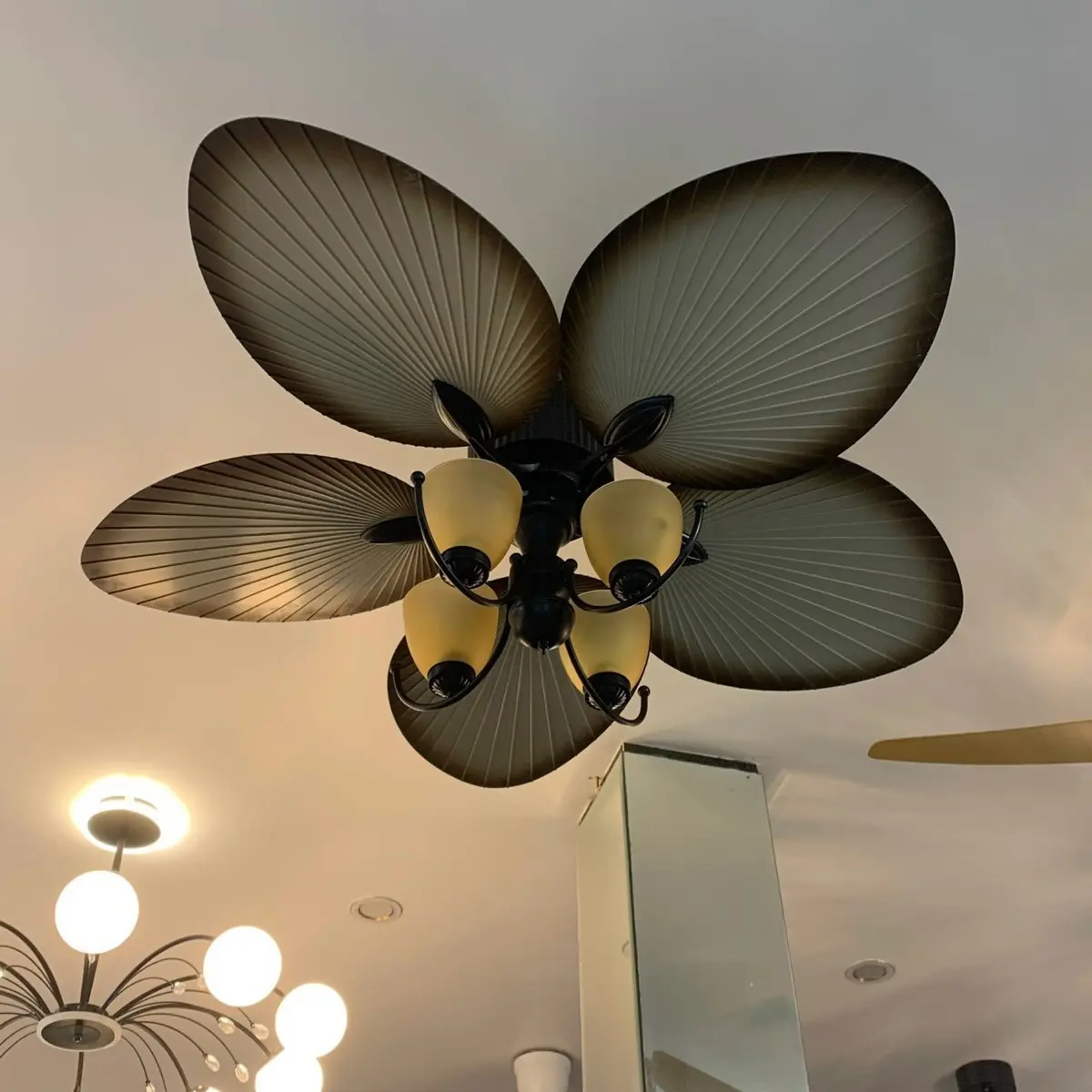 Quạt trần cánh lá HÀNG LOẠI 1 -  ĐIỀU KHIỂN LED 6 cấp độ gió-chế độ hẹn giờ .MÃ27 QuạT