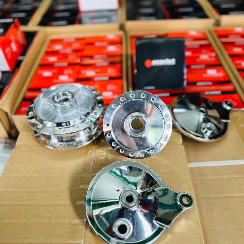 Đùm mạ crom bóng thương hiệu Scalet sử dụng để thay thế và làm đẹp xe dream wave future các dòng cặp đùm đã được Xi,mạ bóng