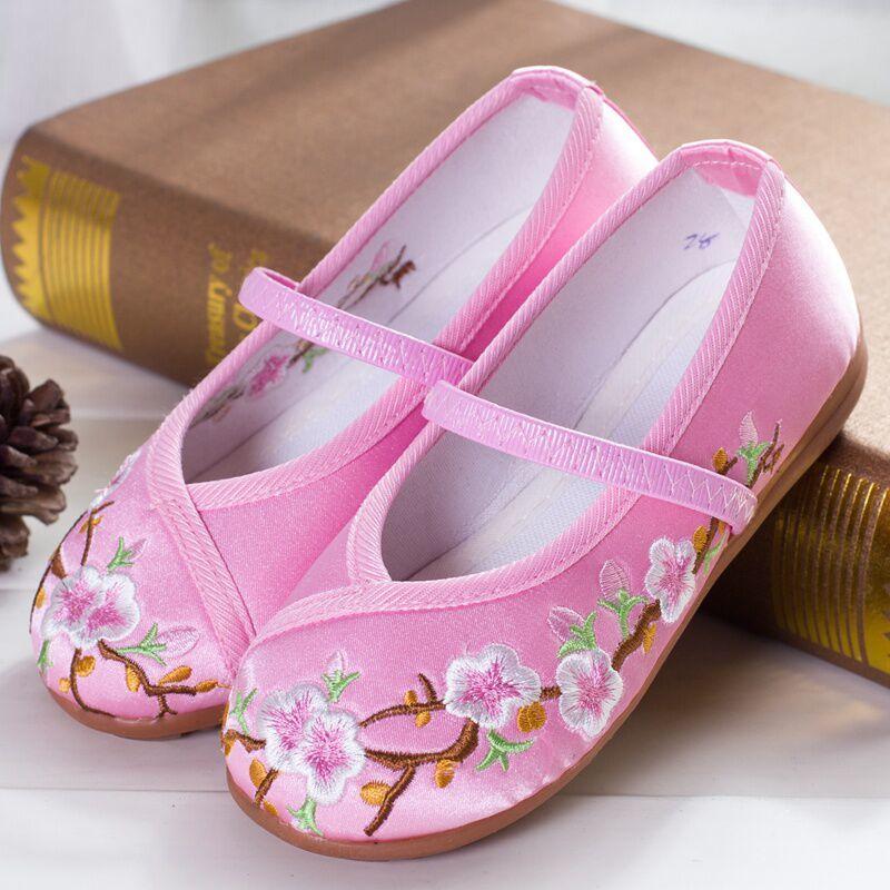 Product Introduction of 2025 Children's Embroidered Shoes Hanfu Shoes Women's Traditional Cloth Shoes New Girls' Performance Dance Shoes Chinese Style 8
