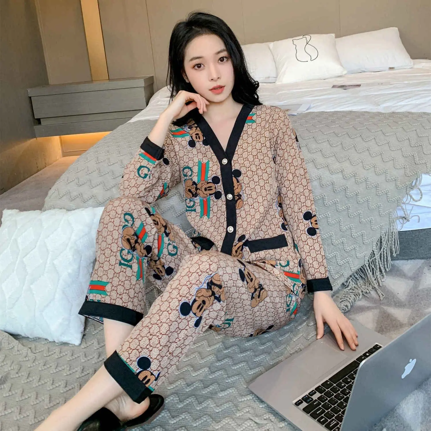 Bộ Đồ Ngủ Mùa Xuân Và Mùa Thu, Cao Cấp, Dành Cho Nữ, Dài Tay, Mỏng, Làm Bằng Lụa, Thích Hợp Mặc Nhà, Bộ Đồ Hai Mảnh, Hàng Mới Về Ngày 25 Tháng 2 Năm 2022