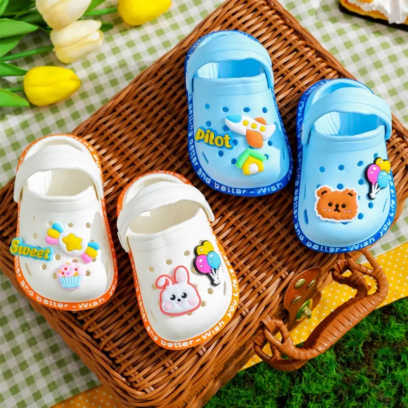 Dép sục cho bé chống trơn trượt hình dễ thương, siêu nhẹ cho bé trai bé gái DE457 1