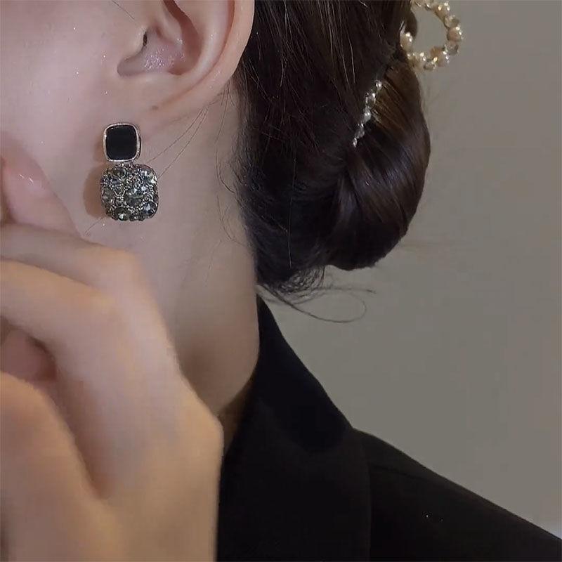 Vintage Black Crystal Square Earrings Fashion Statement Rhinestone Drop Earrings for Women Wedding Jewelry Personality Gifts 7