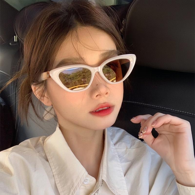 KM33 kính mát dáng mắt mèo sang chảnh hoạ tiết ngôi sao chống tia uv mẫu mới [tặng kèm hộp  và khăn lau kính] Kính Mắt Hoa