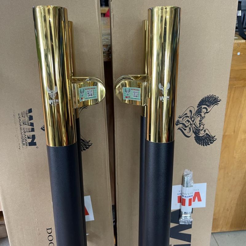 Product Introduction of Tay nắm cửa tròn màu đen đầu màu vàng, bằng inox đế lệch tâm Windragon  lắp cửa kính cường lực ,cửa nhôm hệ thủy lực và gỗ mẫu hót 2024 5