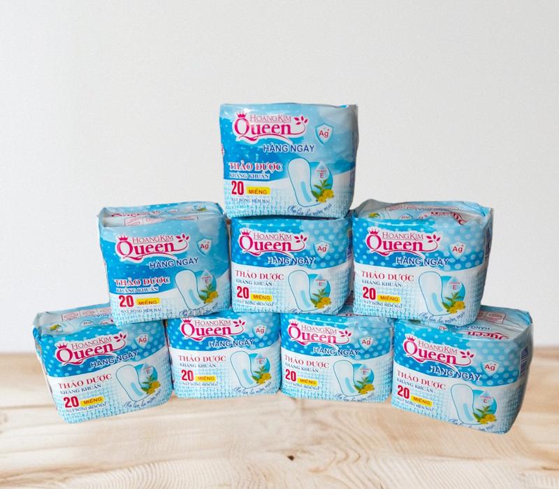 Combo 8 Gói Băng Hằng Ngày Queen Hoàng Kim Siêu Thấm Hút Dùng Cho Ngày Cuối Chu Kì Bề Mặt Bông Gòn [ tặng 1 gói ] Cho Bé Nữ Women Tampon    vesinh phunu 2