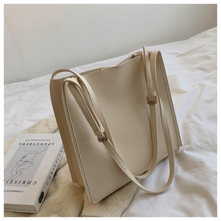Product Introduction of One bag on the shoulder, retro-large tote bag of women, fashionable bag 24