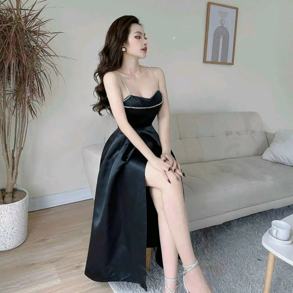 Đầm dự tiệc hai dây xẻ tà sang trọng vải tapta