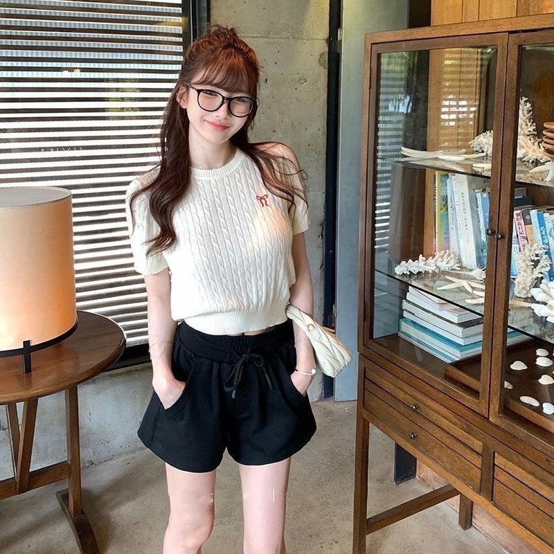 Áo len tay ngắn nữ , áo len mongtighi cộc tay nữ dệt kim màu be màu đỏ vặn thừng phong cách hàn quốc 23September