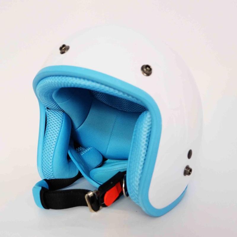 Nón bảo hiểm 3/4 trắng lót xanh chưa kèm kính