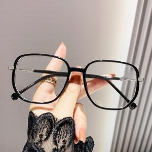 แว่นตาสายตาสั้น มาใหม่ ป้องกันแสงสีฟ้า สำหรับผู้หญิง กรอบใหญ่ เจาะจุด เบามาก ขาตั้ง ไม่แต่งหน้า กระจกหน้าแบน เหมาะสำหรับสายตาสั้น