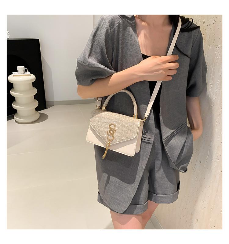 Product Introduction of Túi Vuông Nhỏ Chất Lượng Cao, Thời Trang Mới, Thiết Kế Chữ Cái Và Tua Rua, Dây Xích Xích, Thích Hợp Cho Phụ Nữ, Túi Đeo Vai Tongqin, Phổ Biến Năm Nay Bag 14