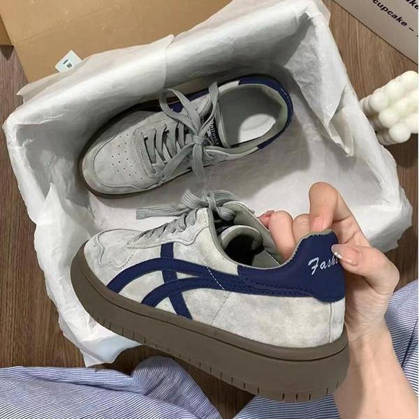 Product Introduction of Niche American Retro Gray German Training Shoes for Women New Thick-Soled Versatile Hot-Selling Sports Casual Sneakers Trend 1
