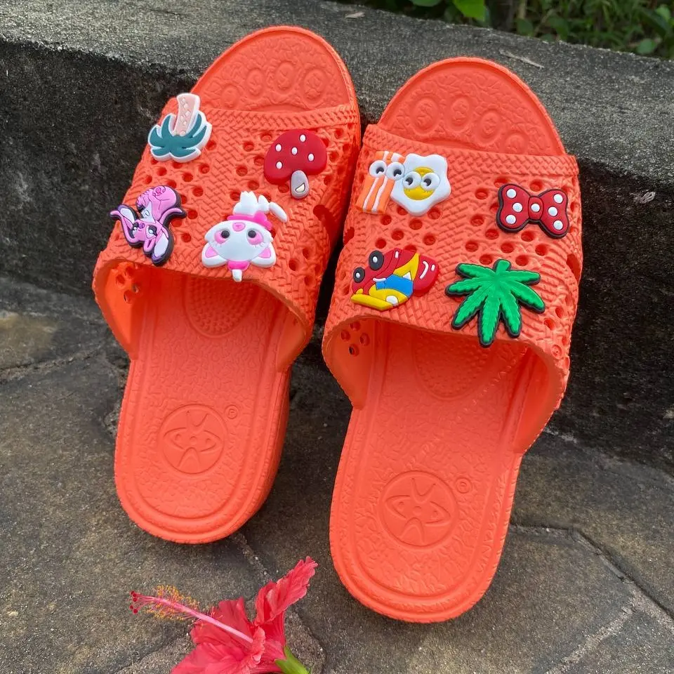 Dép tổ ong Tặng Sticker kưte dành cho mội lứa tuổi size 31 đến 34