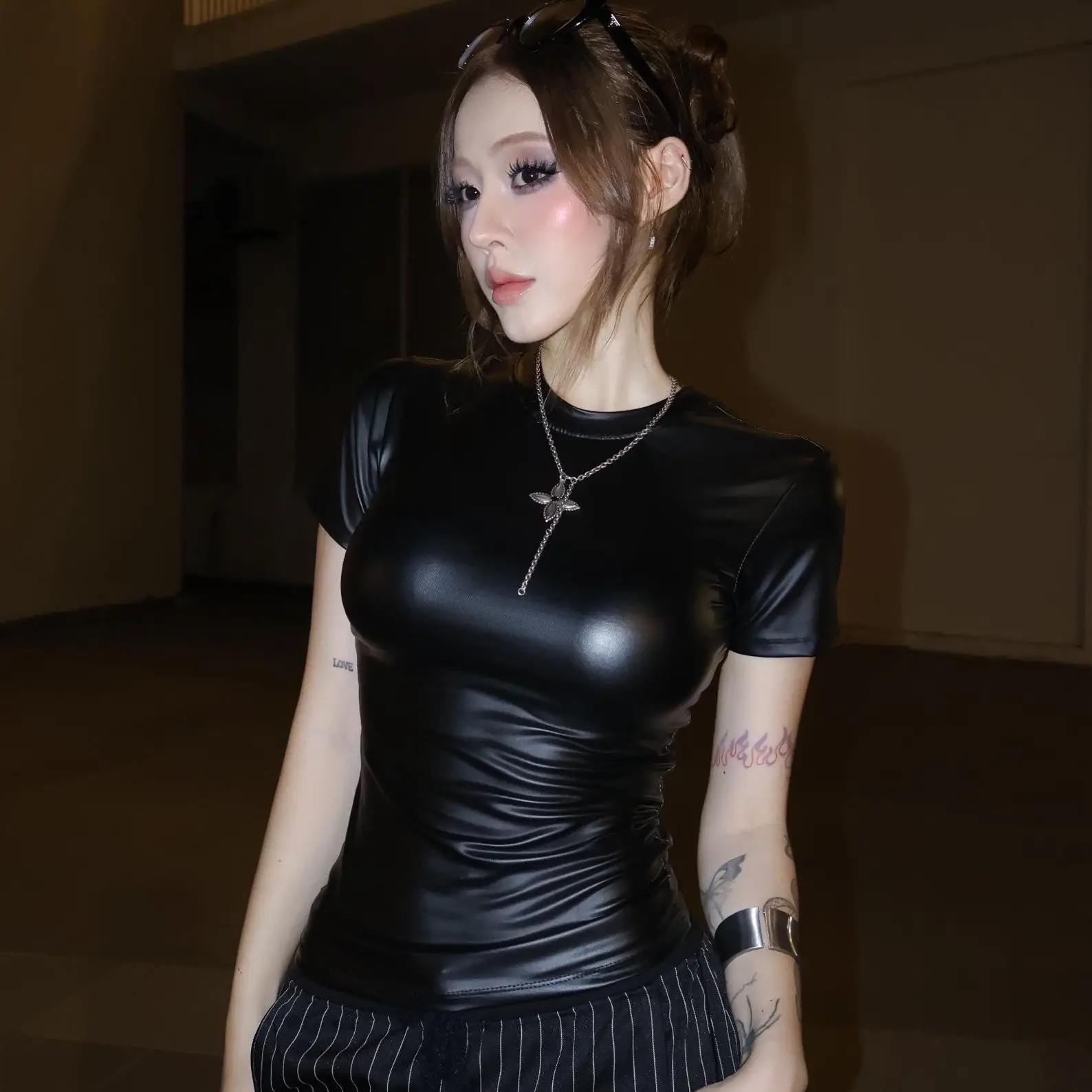 Gonzstudio Áo Thun Nữ Ôm Gọn Body Cổ Tròn Chất Liệu Thun Gân Co Giản Tôn Dáng - Body Women