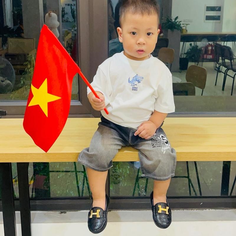 Giày lười bé trai và bé gái chữ H