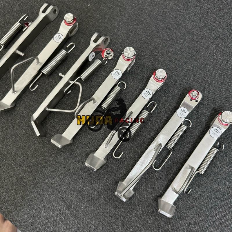 [HOT] CHÂN CHỐNG NGHIÊNG MẪU  DẸP ĐẶC NGUYÊN KHỐI  KÈM ỐC VÀ LÒ XO INOX  304 GẮN CHO CÁC DÒNG XE EX, WAVE, FU, SI, AB VARIO.. Phụ Kiện Phụ Tùng
