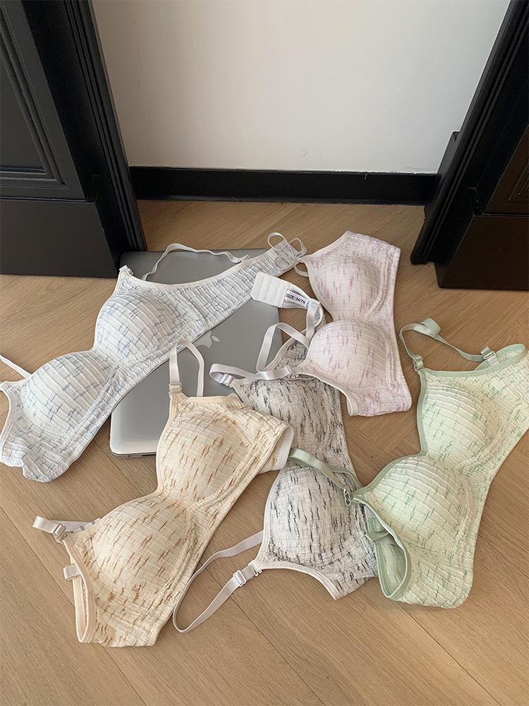 Product Introduction of Sweet girl textured underwear without steel rings and thin small breasts gathered together for junior and senior high school students' comfortable breathable bra 5