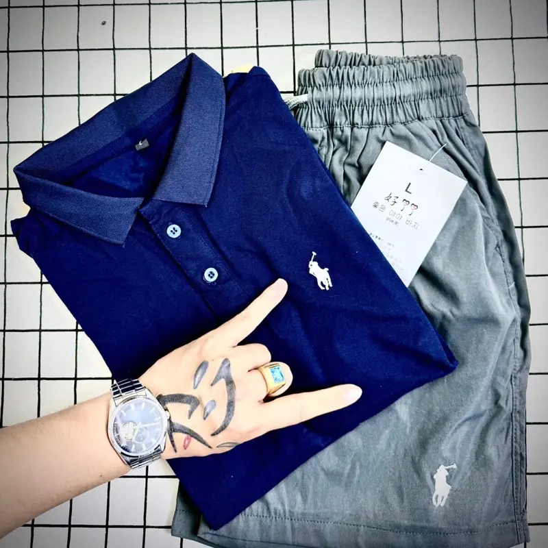 Bộ quần Áo polo , sản phẩm được may thủ công , ưng dụng mặc đi chơi mùa hè Đa rạng màu sắc tuỳ vào sở thích của mỗi người , chất vải co giãn 4 chiều thoáng khí, mặc lên người toát vẻ lịch lãm sang trọng thu hút ánh nhìn,tỉ mỉ đến từng chi tiết ! 1