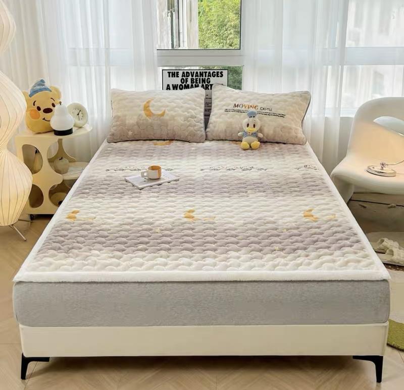 Thảm trải giường nỉ nhung mềm, mịn, giữ nhiệt tốt kèm 2 vỏ gối, thảm đa năng có thể dùng bảo vệ đệm, trải giường, trải sàn 1