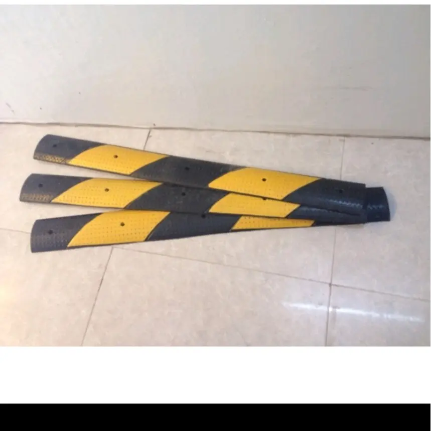 Gờ giảm tốc Dài 100cm x  10cm x 2cm kèm phụ kiện