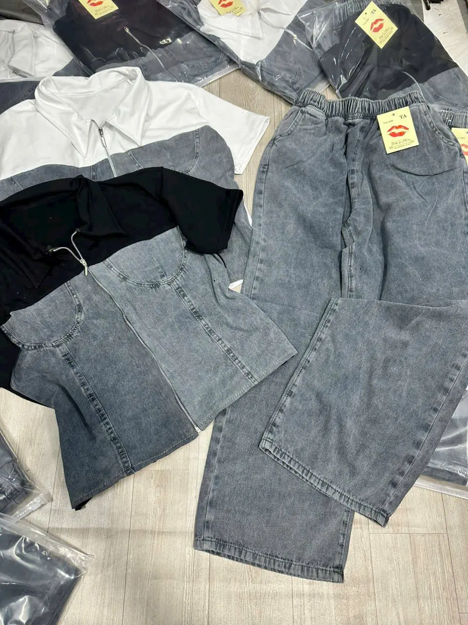 nguyên bộ jean 45-60kg, jean baggy phối áo thun giấy phom rộng women