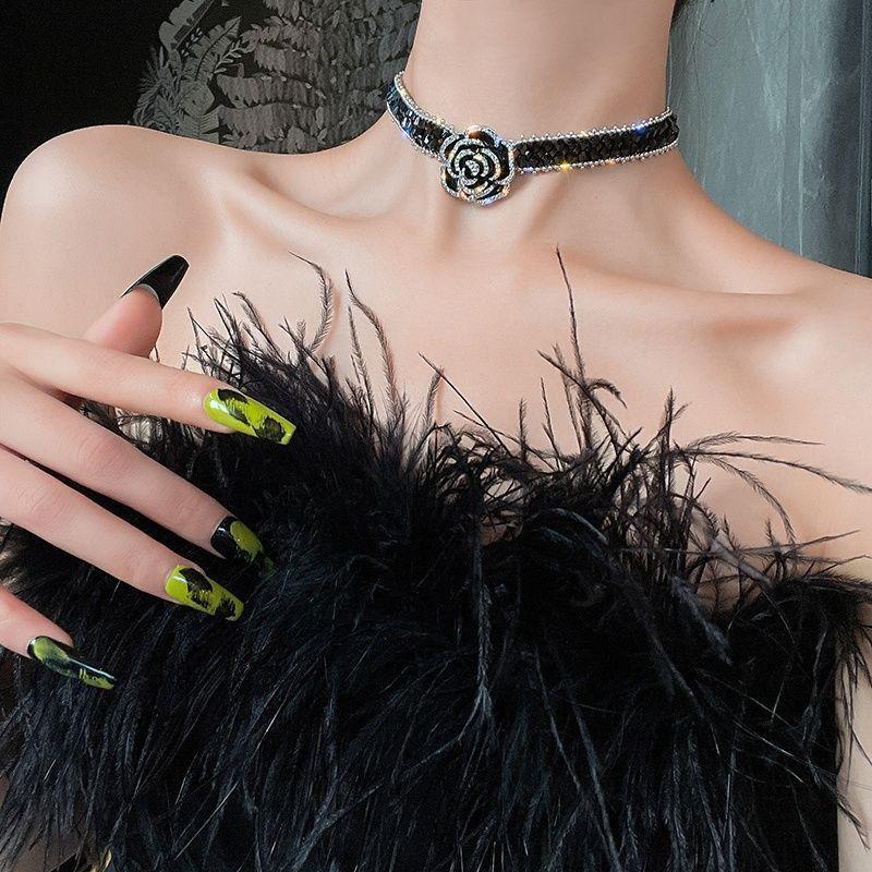 Product Introduction of Vòng Cổ Choker Hoa Trà, Màu Đen, Dành Cho Nữ, Cao Cấp, Giá Cả Phải Chăng, Sang Trọng, Vòng Cổ số lượng ít, Dây Chuyền Xương Đòn Thời Trang Mới, Thời Trang Cổ Áo 7