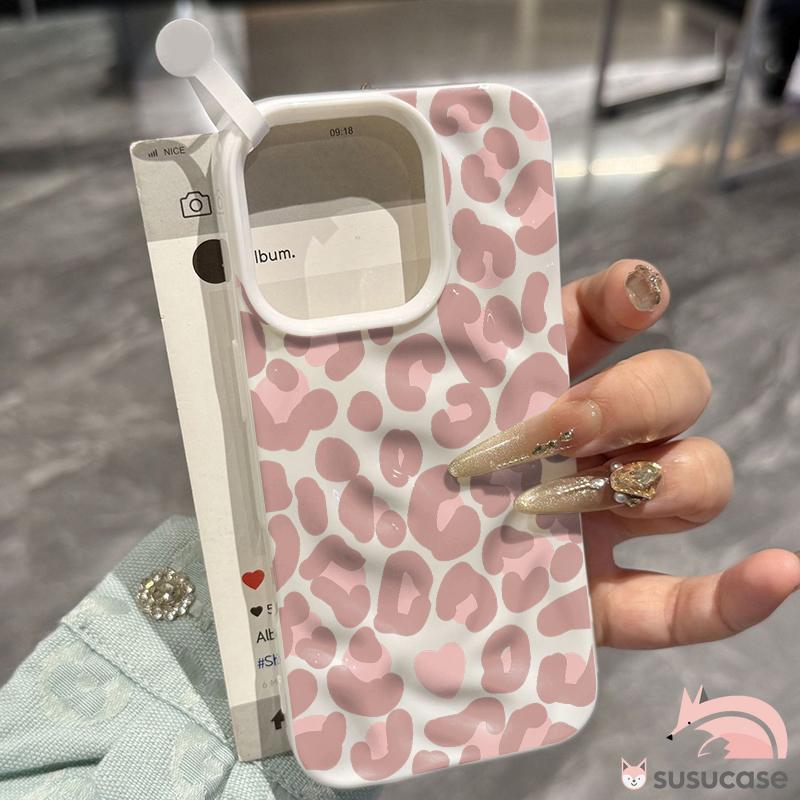 Case HP Untuk Realme C63 C31 C51 C33 C55 C53 C35 C30 C25 C12 C25S Note 50 60 C21Y C25Y C21 C20 C11 C20A C15 7i 5 5i 5S 6i C3 C17 Sweet Pink Leopard Print Gelombang Ruffle Air Mengkilap Soft Cover Case HP Untuk Realme C63 C31 C51 C33 C55 C53 C35 C30 C25 C12 C25S Note 50 60 C21Y C25Y C21 C20 C11 C20A C15 7i 5 5i 5S 6i C3 C17 Sweet Pink Leopard Print Gelombang Ruffle Air Mengkilap Soft Cover