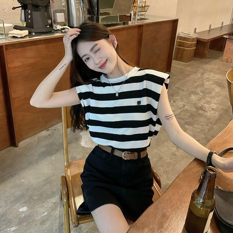 Product Introduction of Áo Thun Vest Sọc, Dành Cho Nữ, Hàng Mới Về Mùa Hè 2022, Thiết Kế Đẹp, Độc Đáo Sang Trọng, Dáng Rộng Vừa Vặn, Áo Mặc Bên Ngoài Cô Gái Nóng Bỏng, Áo Không Tay, Có Thể Mua Lại 1749 17