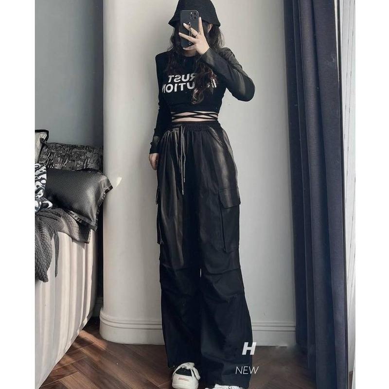 Sét bộ 2 món nữ áo thun croptop tay dài mix quần jogger túi hộp rút dây cá tính