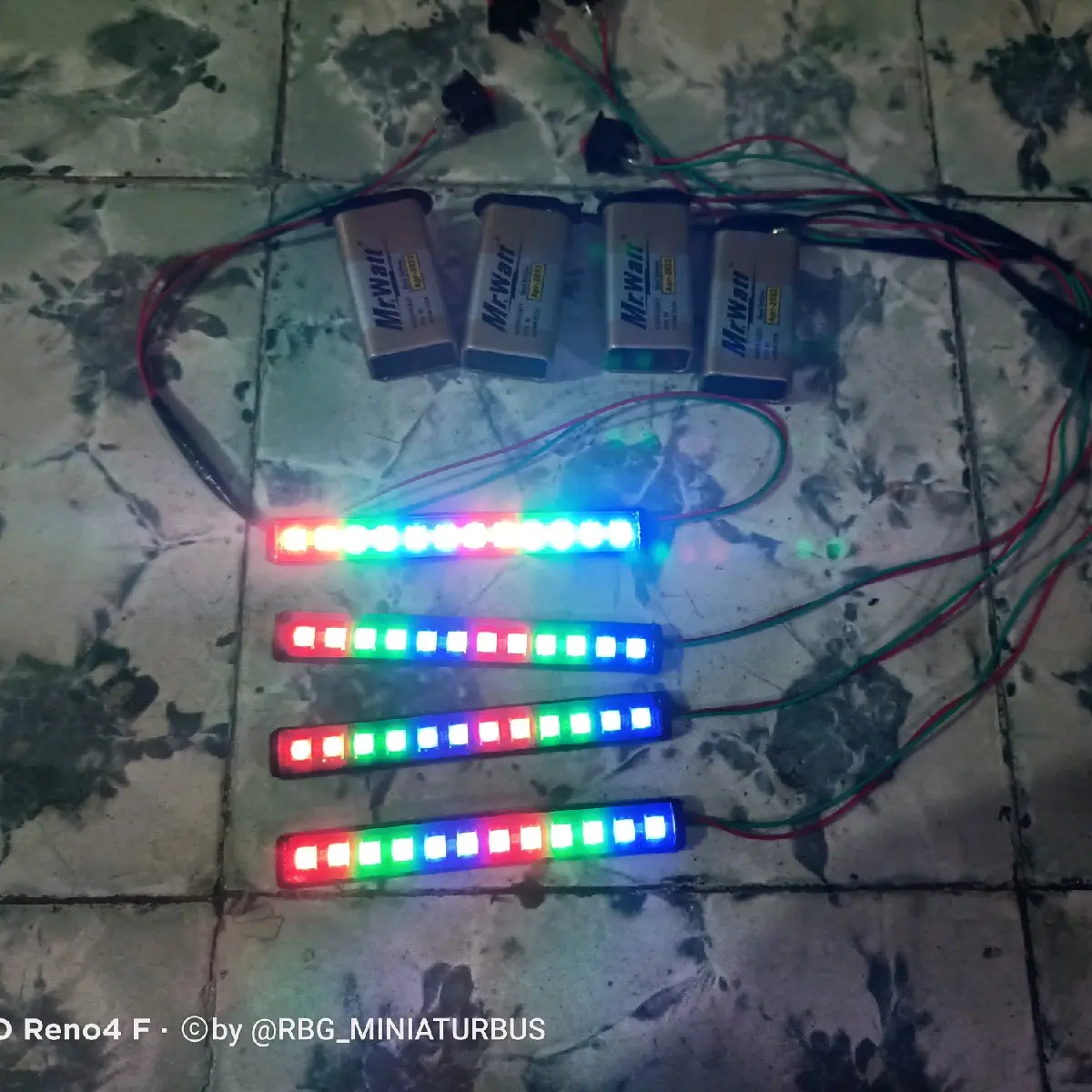Sepaket Stobo Miniatur Bus/Truk RGB Rainbow Panjang 10cm Banyak Mode