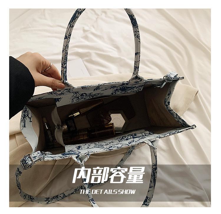 Product Introduction of Trendy Large Capacity Tote Bag for Women 2025 New Fashion Canvas Shoulder Handbag Tote Bag Niche Handbag Wholesale 6