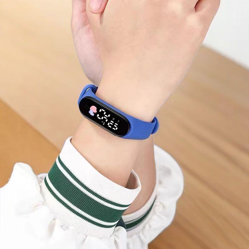 Product Introduction of Trendy Cool Luminous Waterproof Electronic Watch for Middle and High School Students 6