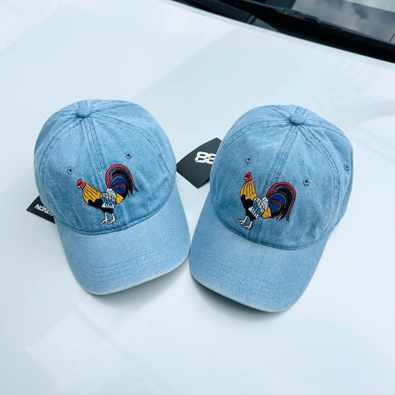 Nón Con Gà ! Mũ lưỡi trai kaki jean cao cấp Korea hot 2025 , Logo thêu hình gà sắc nét , mũ chống nắng nóng ! Nam nữ thời trang ! Khoá chống gỉ , free size !  Cap Hat hot trend