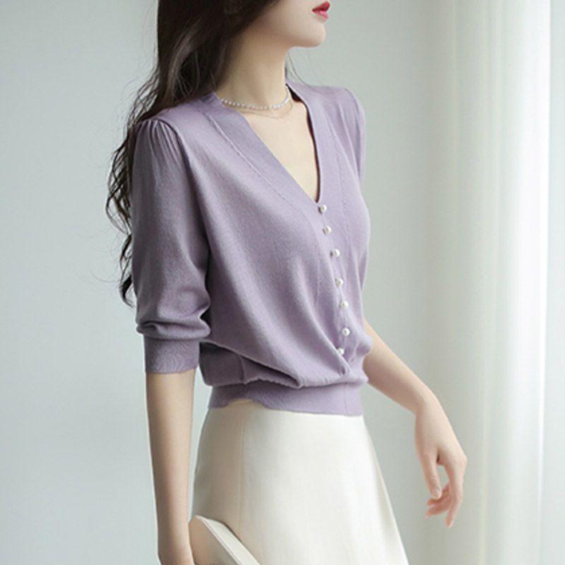 Product Introduction of Áo Len Cổ Chữ V, Nhẹ Nhàng Và Thanh Lịch, Trang Trí Ngọc Trai, Quần Áo Nữ, Hàng Mới Về Hàn Quốc Mùa Hè 2025, Dễ Phối Đồ, Áo Trông Trẻ Trung Women Top áo  len xinh Nhung 1