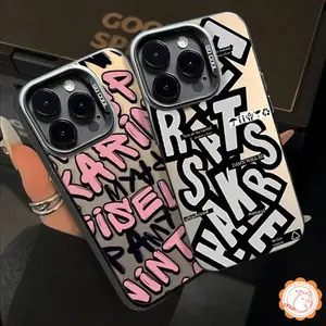 Soft Cover Kompatibel Untuk IPhone 15 7Plus XR 11 13 Pro Max 12 14 Pro Max X 8 15 7 Plus XS Max 13 11 Pro 14 Plus SE 2020 Pasangan Tren Merek Kreatif Label Bahasa Inggris Mewah Anyaman Lensa Logam Casing Ponsel Keren
