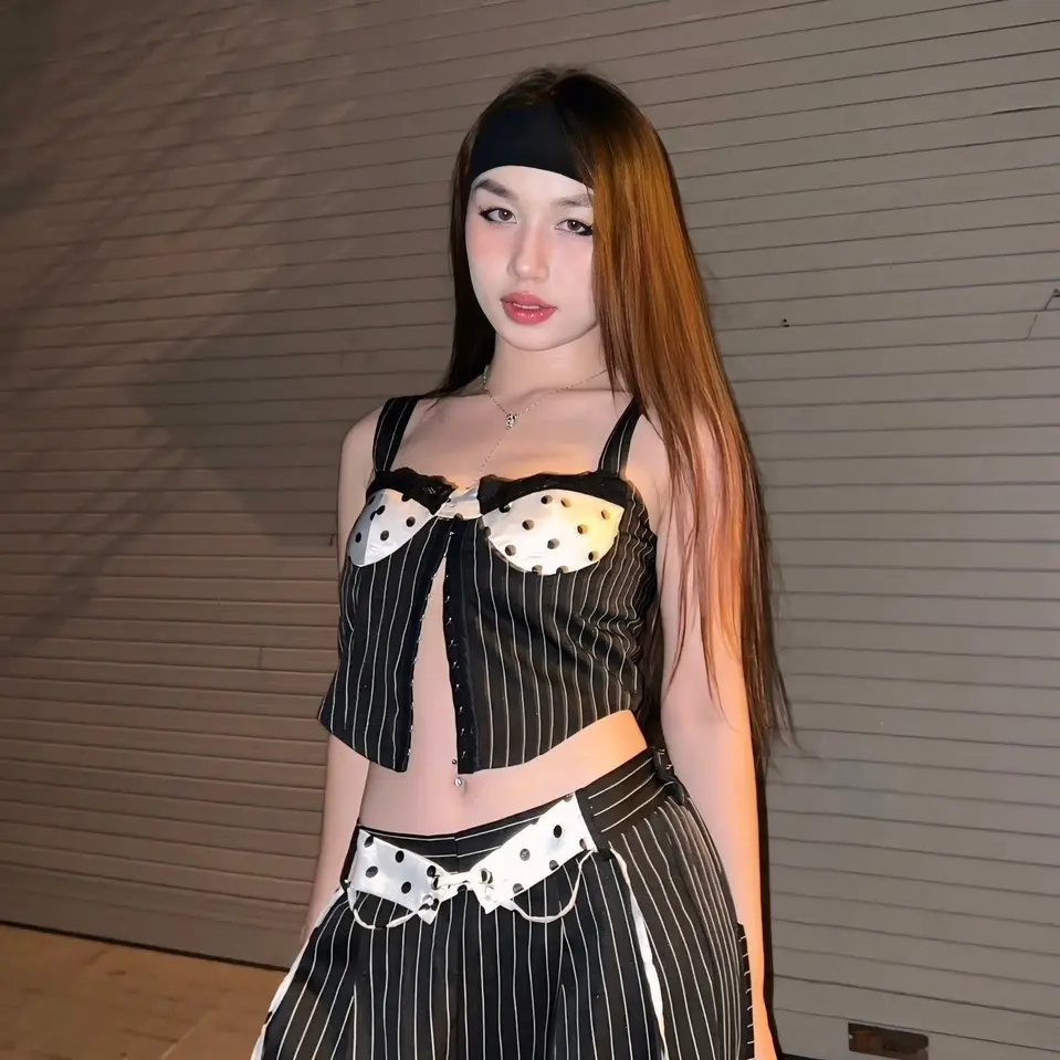 Áo croptop hai dây nữ sọc thêu phối ren và chấm bi