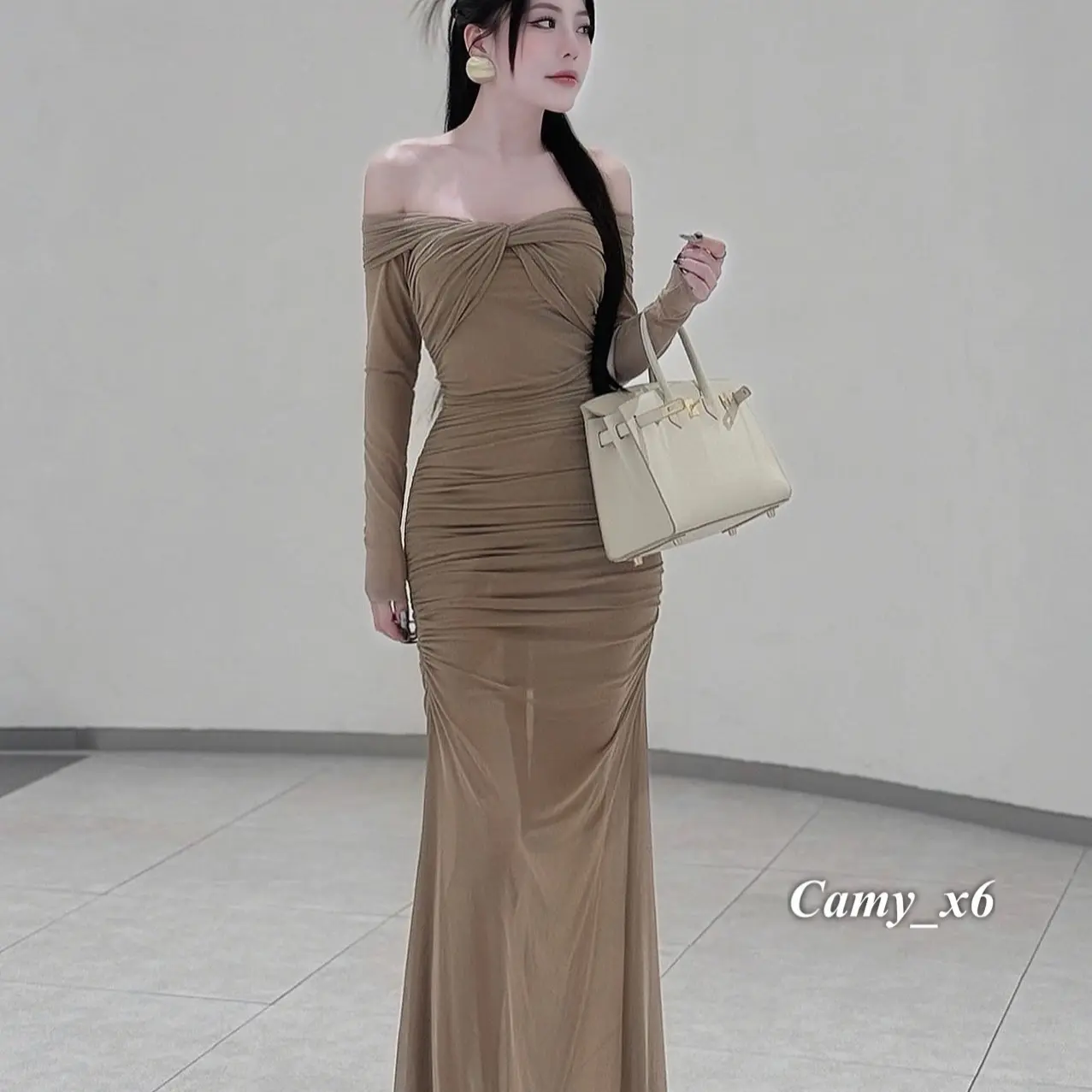 Đầm trễ vai lưới