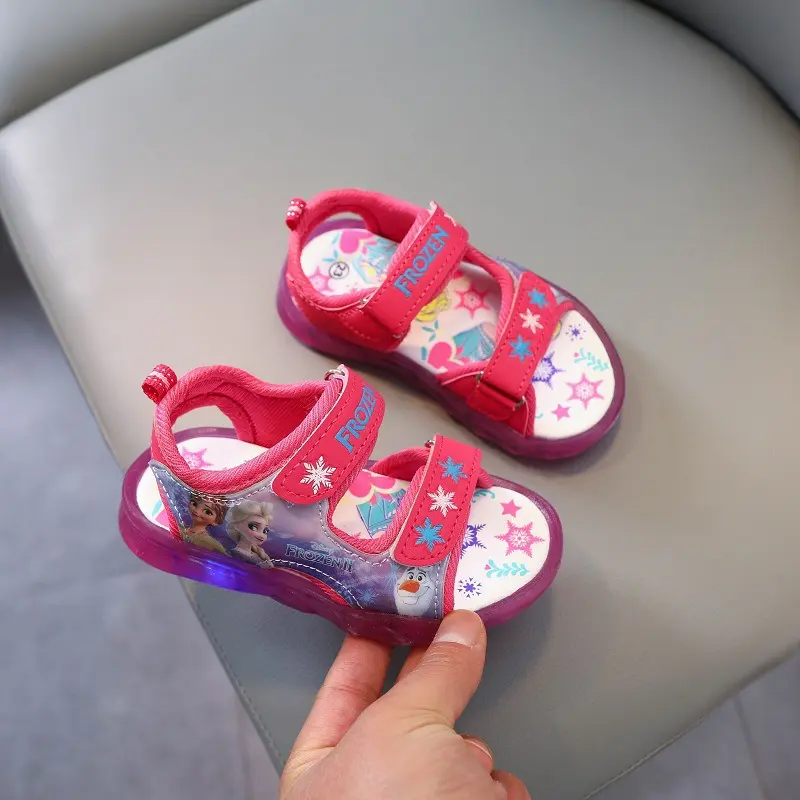 【BearPaw kid】รูปแบบใหม่รองเท้าแตะนำแสงนำแสงเด็กชายหาดเด็กหนุ่มรองเท้าแตะเด็กใหม่ฤดูร้อน 2024 Sandals Flip Flops Summer รองเท้าเด็กผู้ชาย6ขวบ ไนกี้เด็กผู้ชาย รองเท้า  คีบ