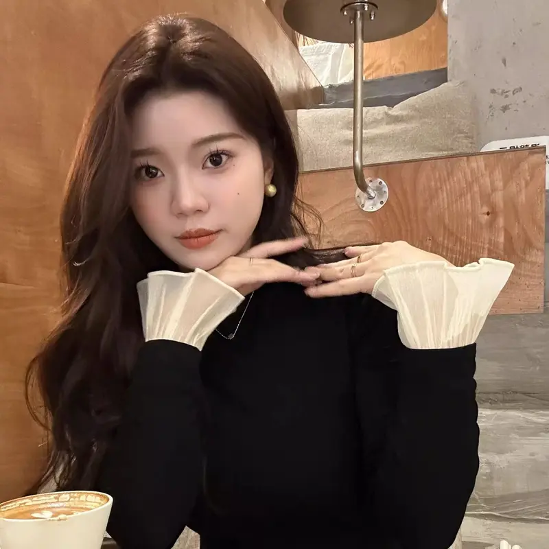 Super Sale! BF5-Z # 112A Áo Thun Đen, Hàng Mới Về, Có Tay Loe, Mềm Mại Và Co Giãn Top Nữ Women Sơ Mi Cổ Tròn Shirt 0